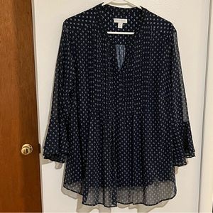 Flowy navy patterned shirt with pleated detailing
